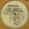 ouvir online Drum Factory - In The Middle